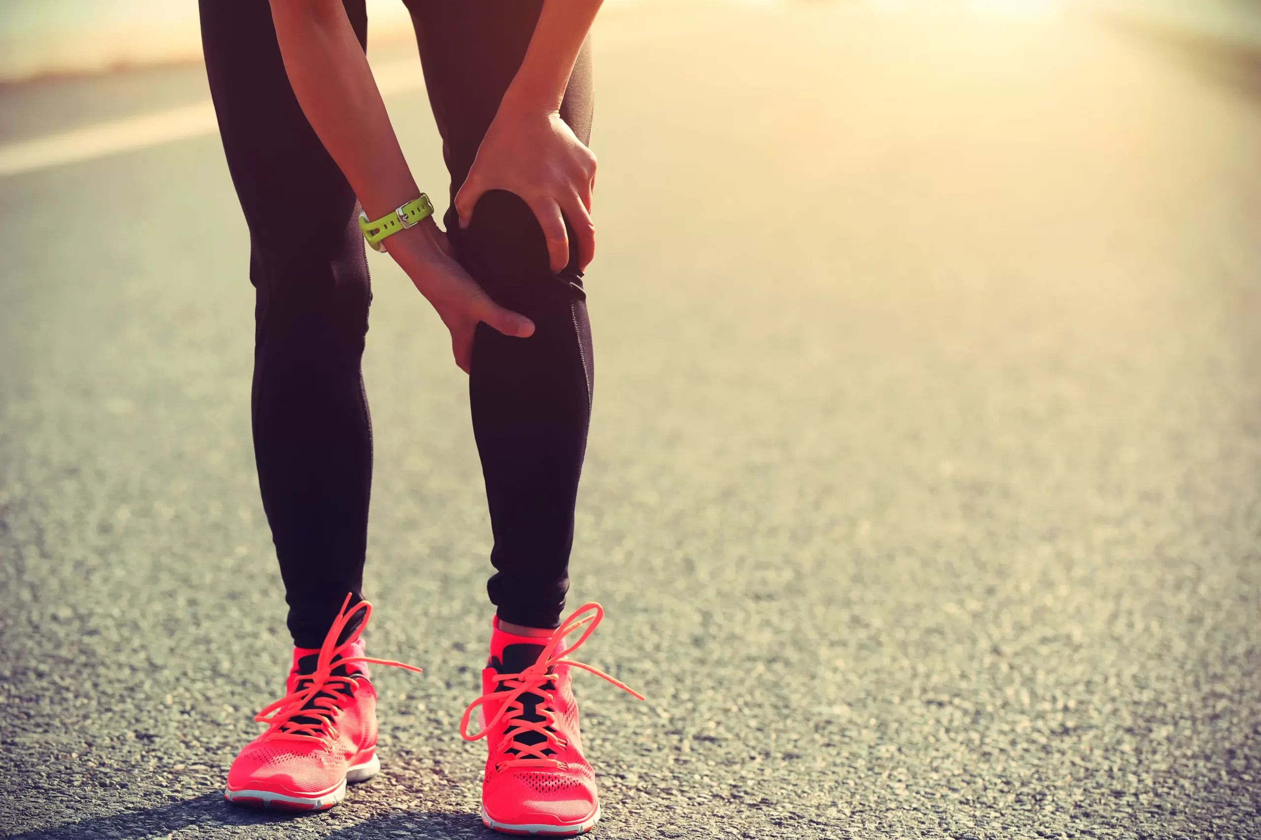 ruptura de menisc, intalnita frecvent la sportivi, initial se recomanda bandaj elastic, gheata si de evitat sa suprasolicitati articulatia