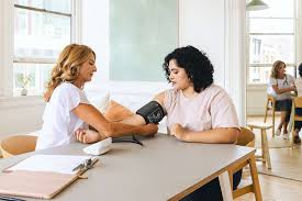 Cum poate obezitatea să crească riscul de hipertensiune arterială (și ce puteți face în această privință)